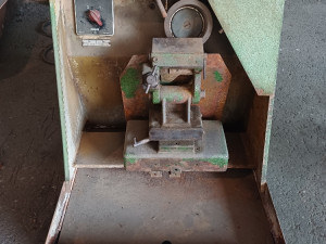 MASINA ZA OSTRENJE NOZEVA