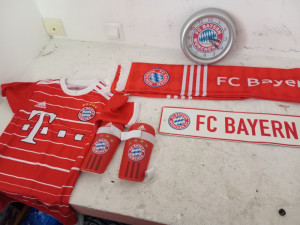 FC BAYERN (Tablica, sat, šal, dres, kostobrani)