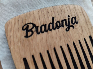 Personalizirani cesalj za bradu/kosu gravura po zelji