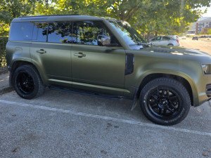 Land Rover Defender 2023