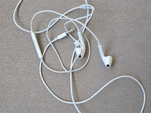 APPLE EarPods 3.5 mm slusalice