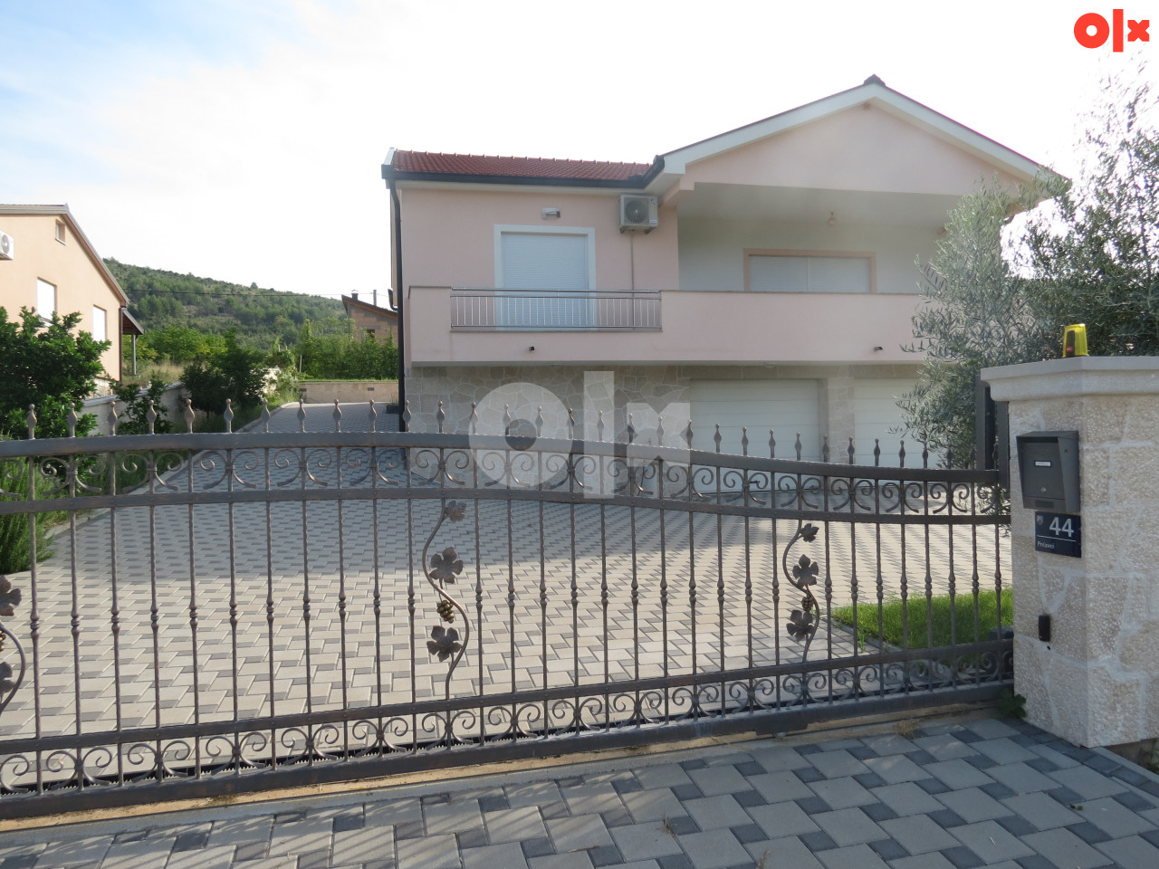 ALMENA/Novosagrađena vila sa bazenom na prodaju