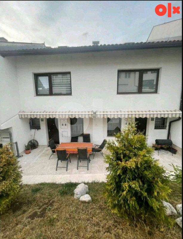 Centar , Soubunar, troetazni dupleks sa bastom! 11
