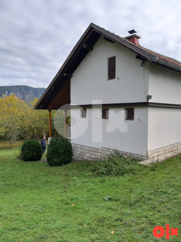 Vikendica i zemljiste Hrenovica Praca RS 9
