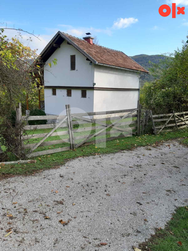Vikendica i zemljiste Hrenovica Praca RS 13
