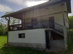 Vikendica i zemljiste Hrenovica Praca RS