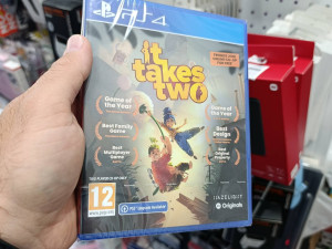 It Takes Two (PlayStation 4 - PS4)