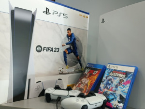 PlayStation 5 + 2 joysticka + igra Destruction AllStars