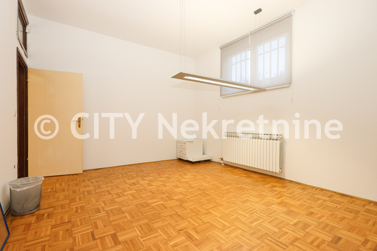 Poslovni prostor - Centar - Šip - 49 m2