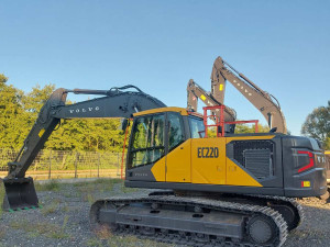 NOVA SERIJA VOLVO BAGER EC220FL3 (23.7 TONA)