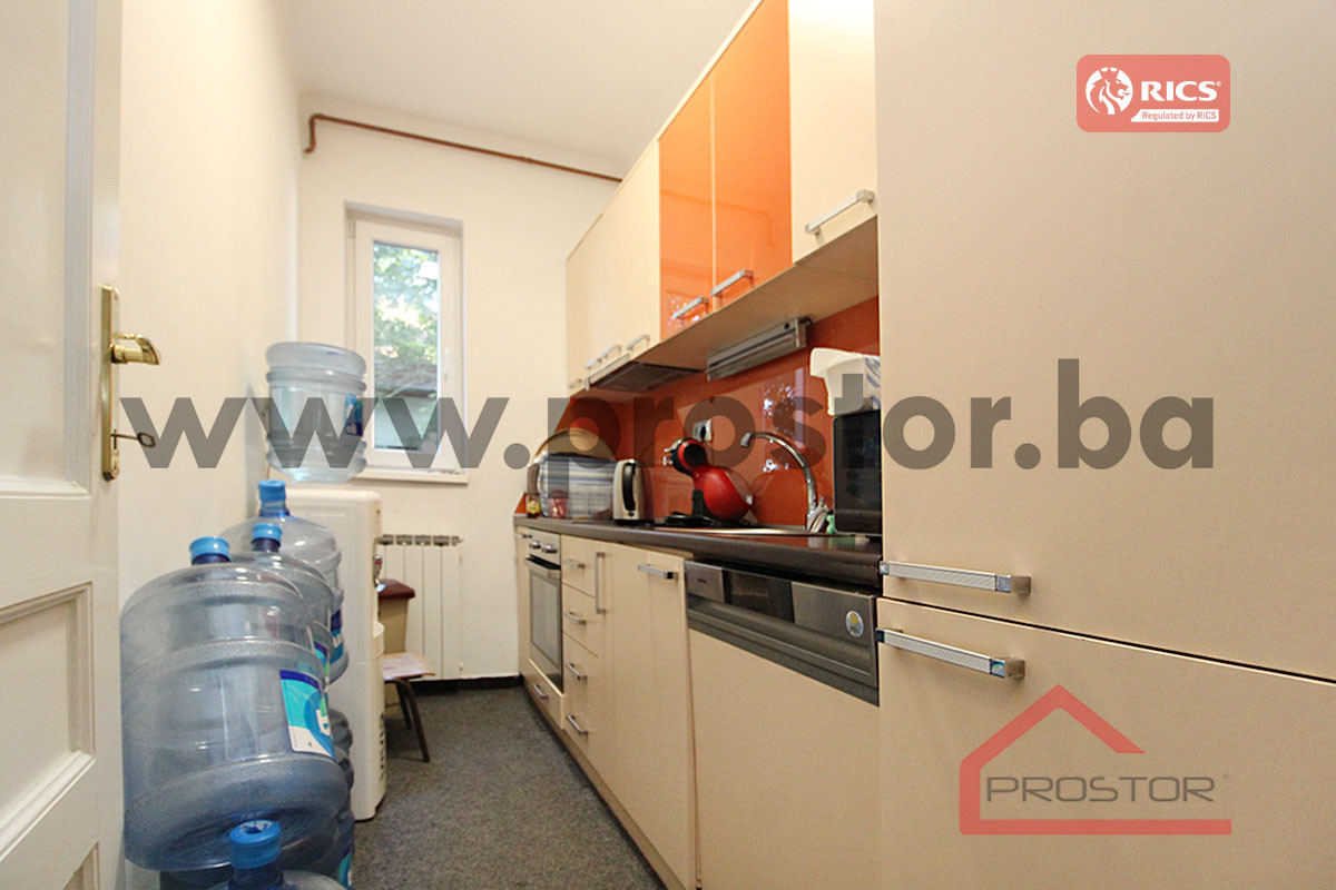 PROSTOR izdaje: Kuća, 400m2, Kovačići 18