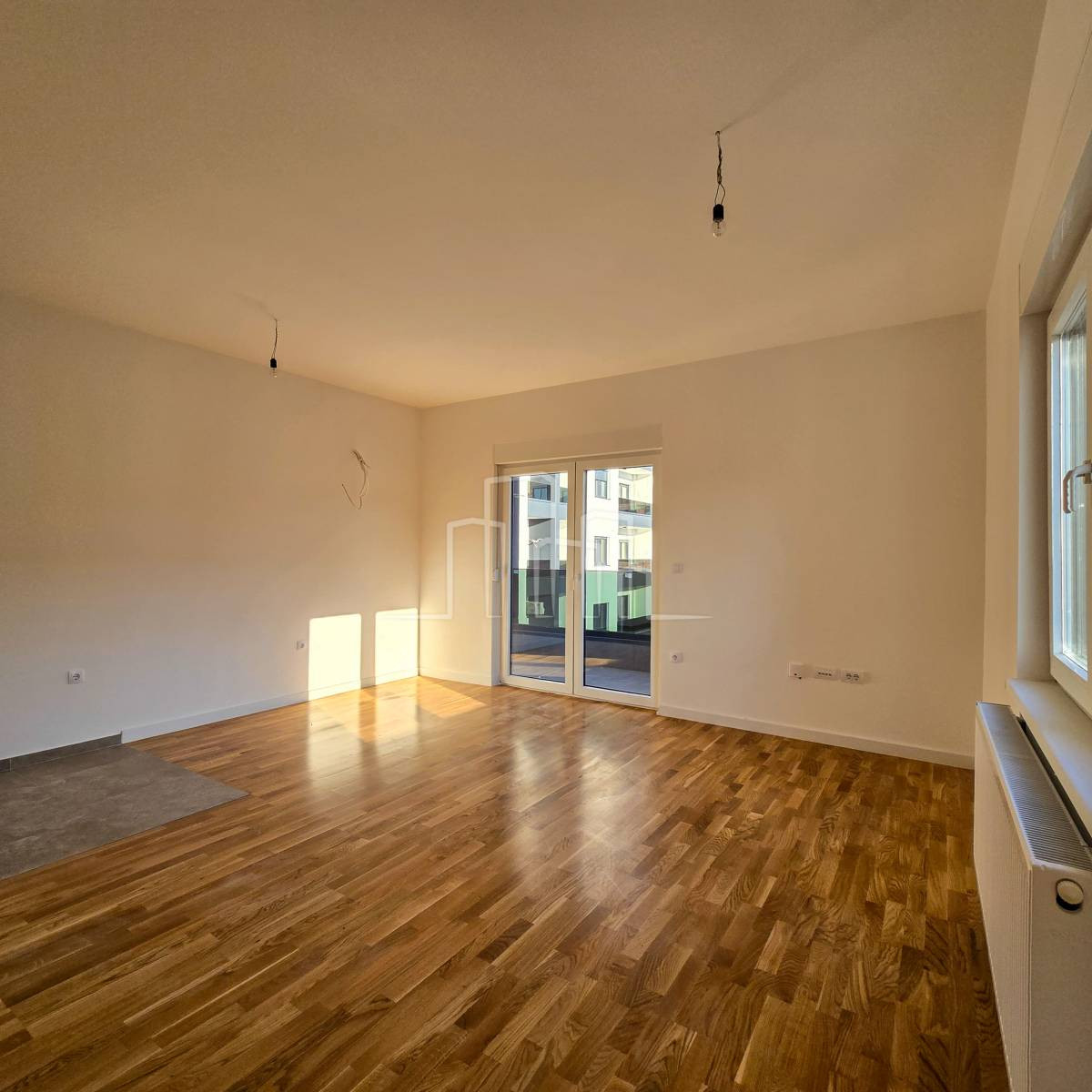 Komforan penthouse 99m2 sa 4 spavaće sobe  najam Istočno 2