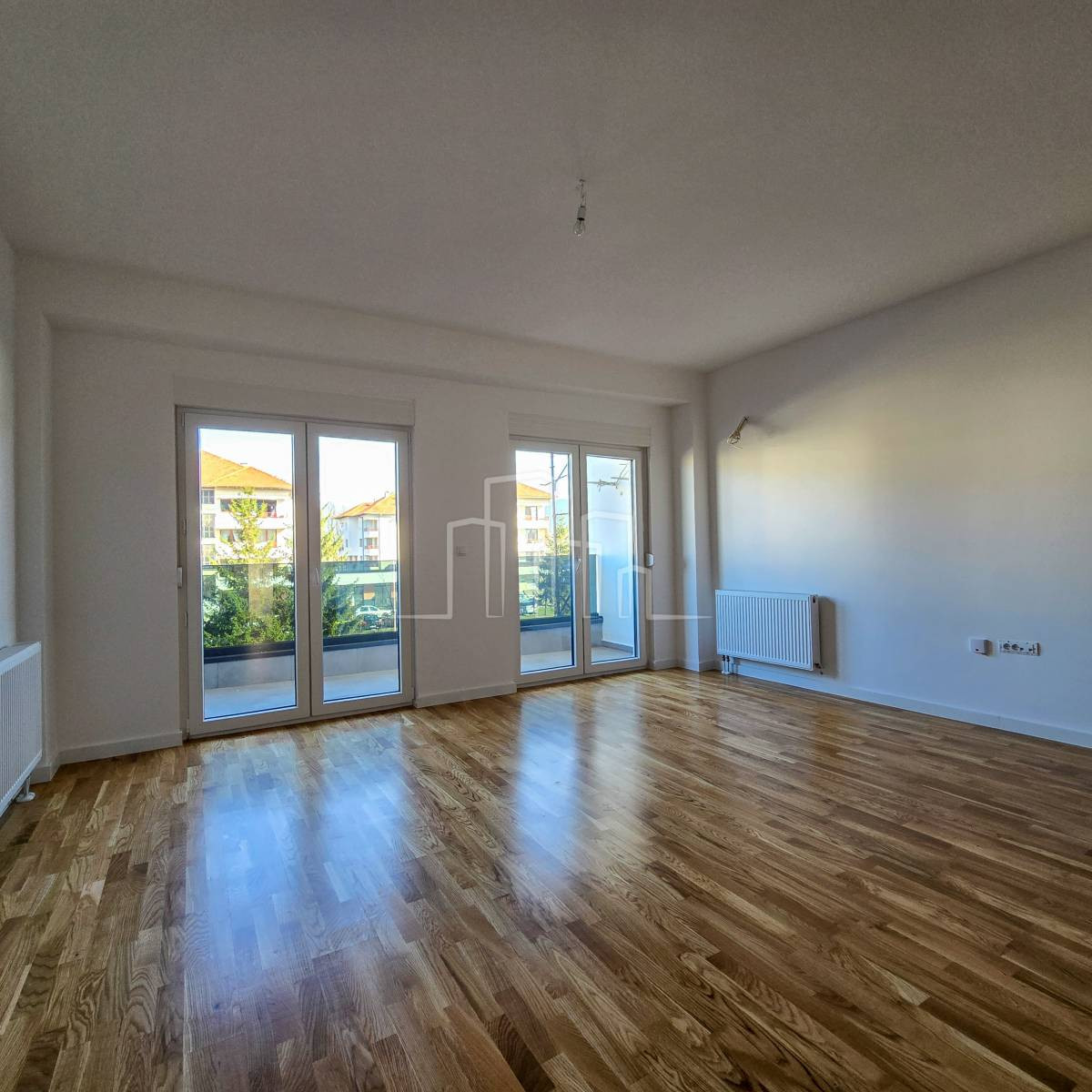 Nov i nenamješten stan 95m2 Iznajmljivanje Istočno Sarajevo 2