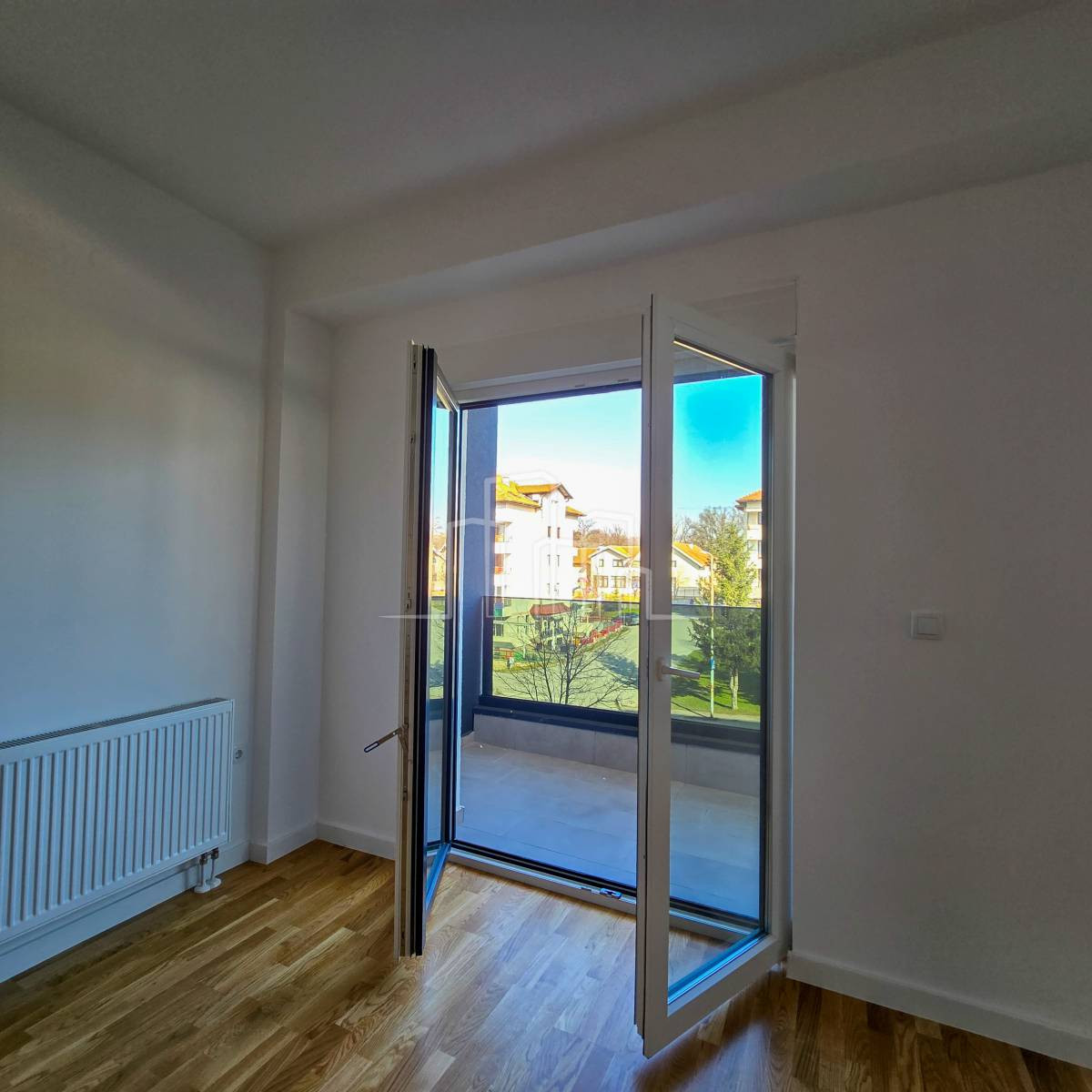 Nov i nenamješten stan 95m2 Iznajmljivanje Istočno Sarajevo 3