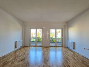 Nov i nenamješten stan 95m2 Iznajmljivanje Istočno Sarajevo