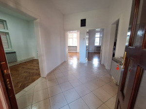 Poslovni prostor 80 m2 - Centar