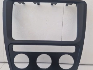 SKODA OCTAVIA 2009 - 2013 2 DIN BLENDA