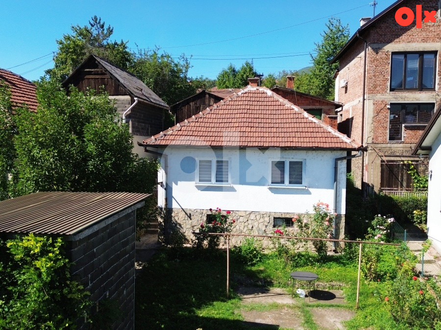 Kuća sa garažom i dvorištem, Tetovo