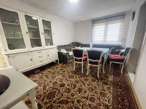 Kuća sa garažom i dvorištem, Tetovo