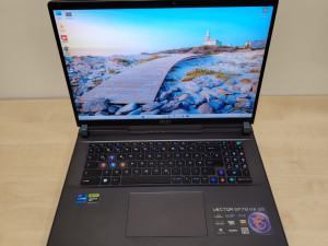 MSI Vector GP78 i7-13700HX; 32GB DDR5; 2TB SSD; RTX 4080; 240Hz