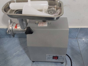 MASINA ZA MLJEVENJE MESA 12 KA