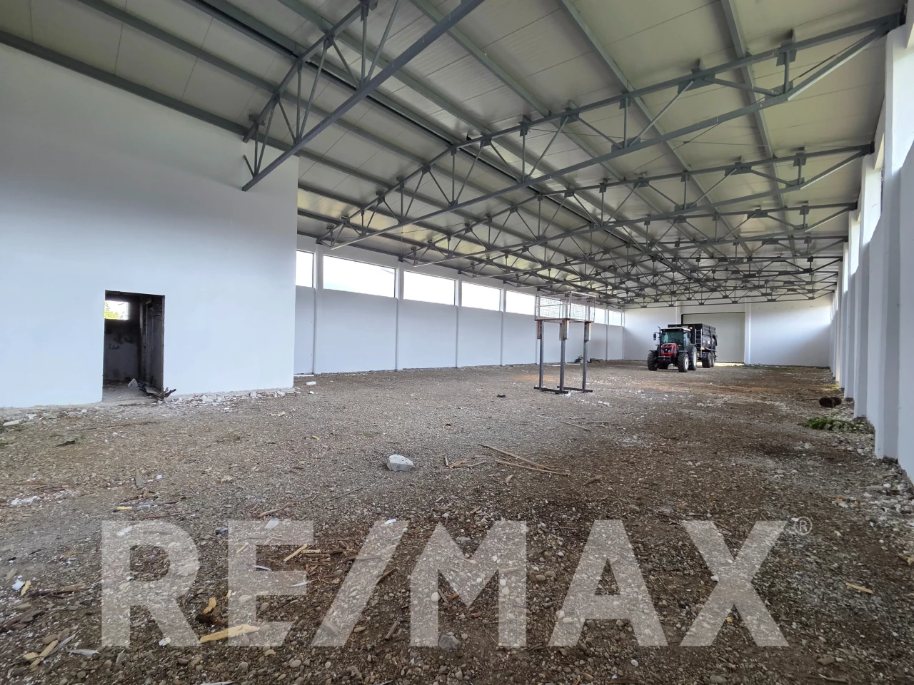 Industrijska hala 624m2 sa vlastitim trafoom, plac 4936m2 6
