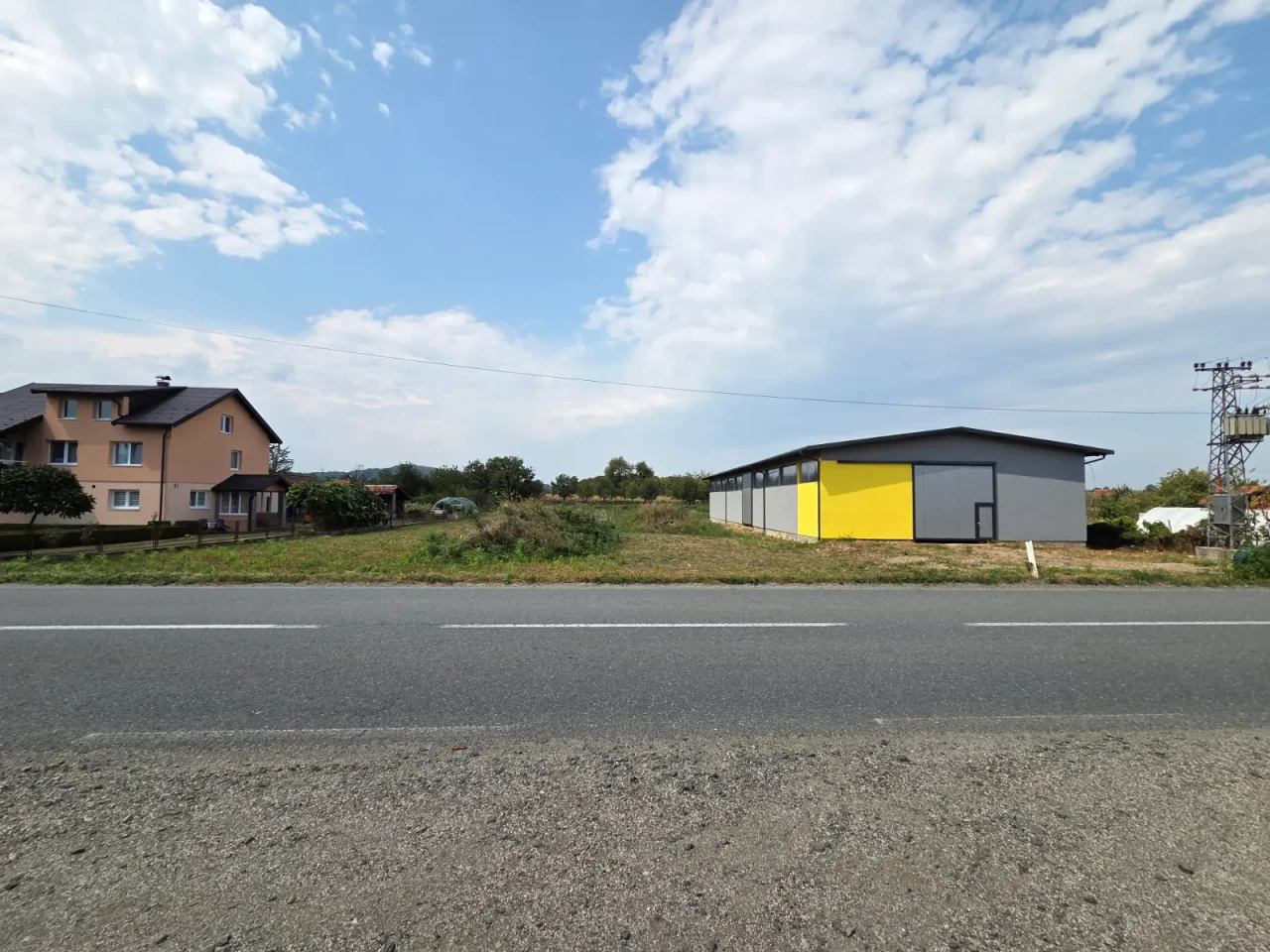 Industrijska hala 624m2 sa vlastitim trafoom, plac 4936m2 2