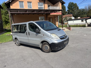 Opel vivaro 2.0d 2009g putnicki dijelovi