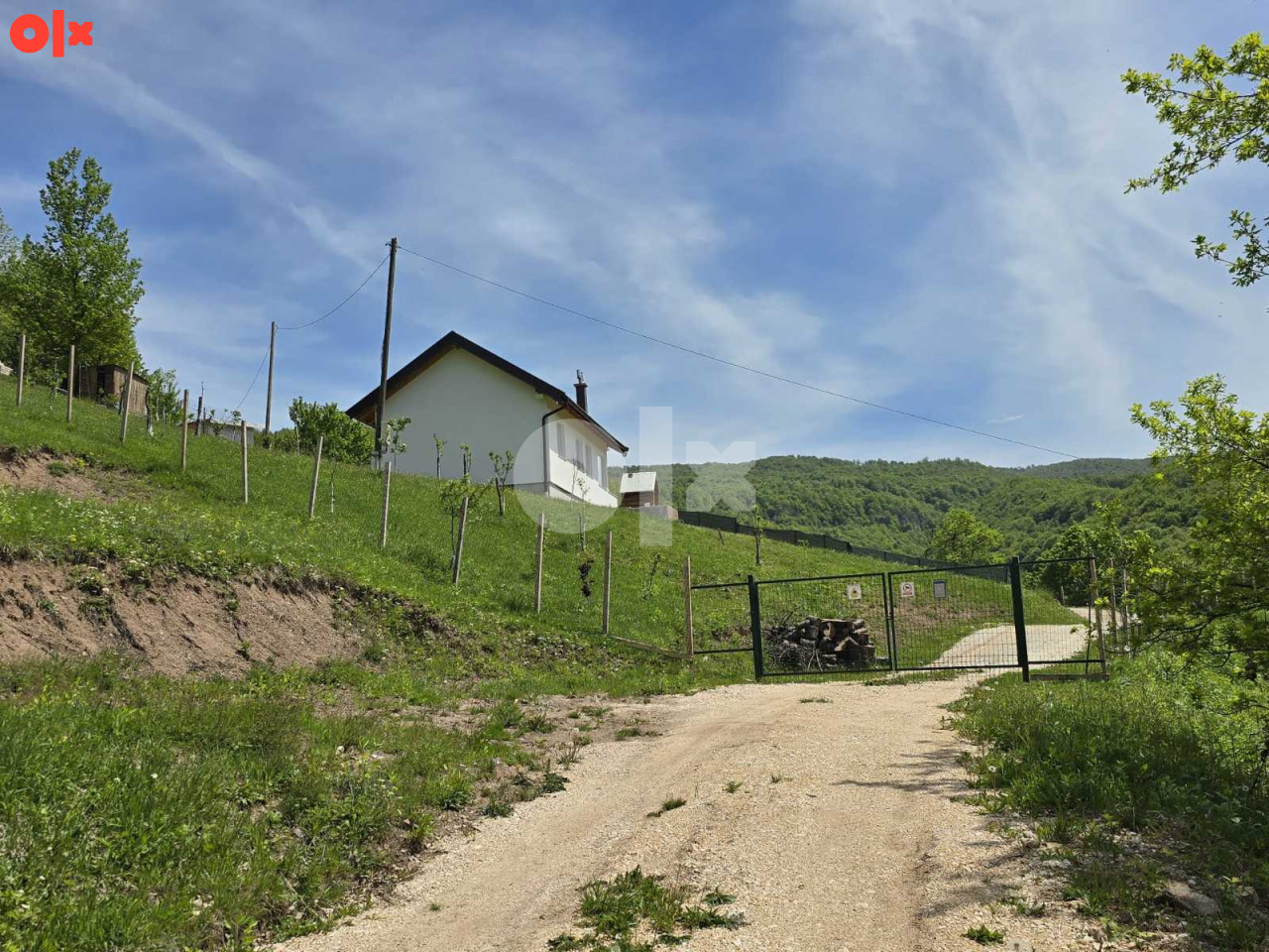 Vikendica  Kijevo Trnovo sa 2300m2 zemljišta 10