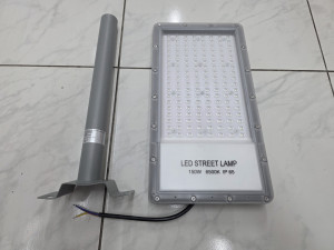 ULICNI LED REFLEKTOR 150W 6500k SA NOSACEM