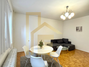 Na prodaju trosoban stan u centru grada