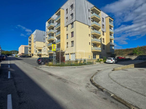 Trosoban Stan 72m2 Šip Najam