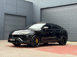 Lamborghini Urus 4.0 Twin-Turbo 650ks Pano Head-up 360"