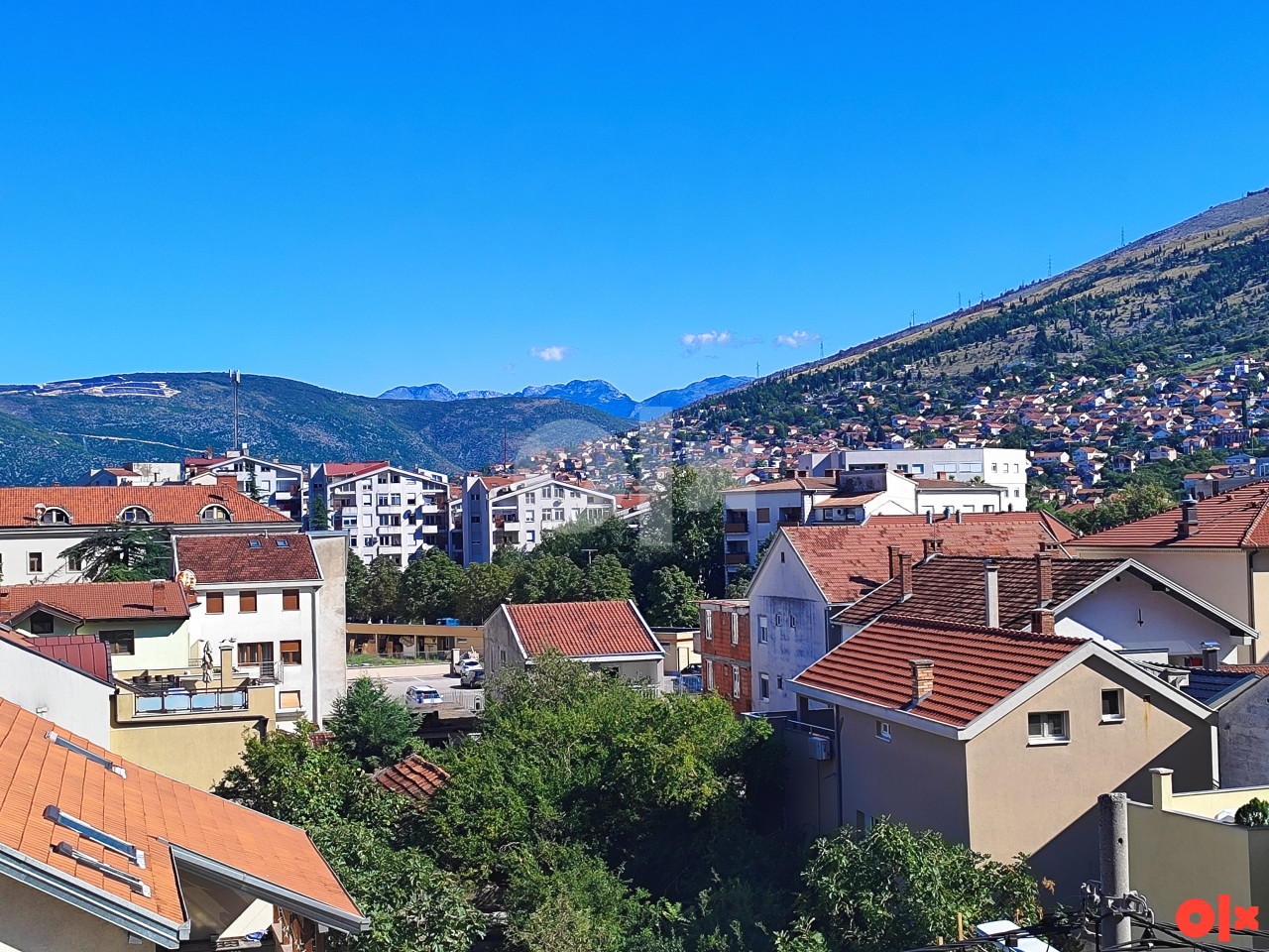 Kuća sa  3 stana Podhum 11