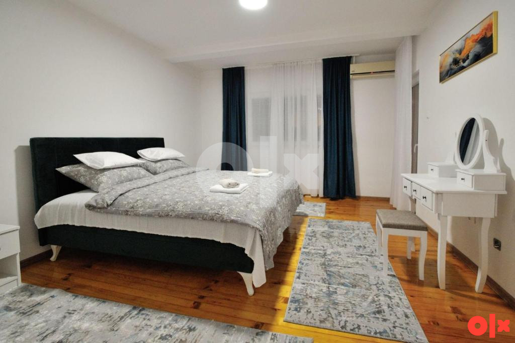 Kuća sa  3 stana Podhum 16
