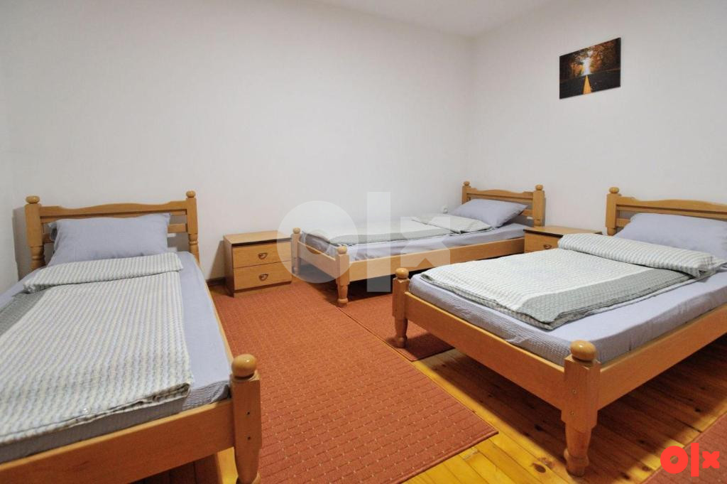 Kuća sa  3 stana Podhum 19