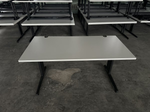 Kancelarijaki radni sto stolovi - 100 komada dostupno