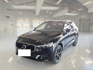 VOLVO XC60 2.0 B4 4x4 "Momentum" Full LED Kamera Koža Alu 19"