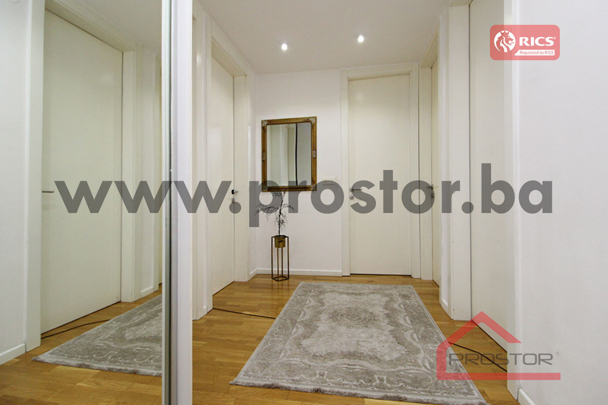 PROSTOR prodaje: Trosoban adaptiran stan sa garažom, Centar 17