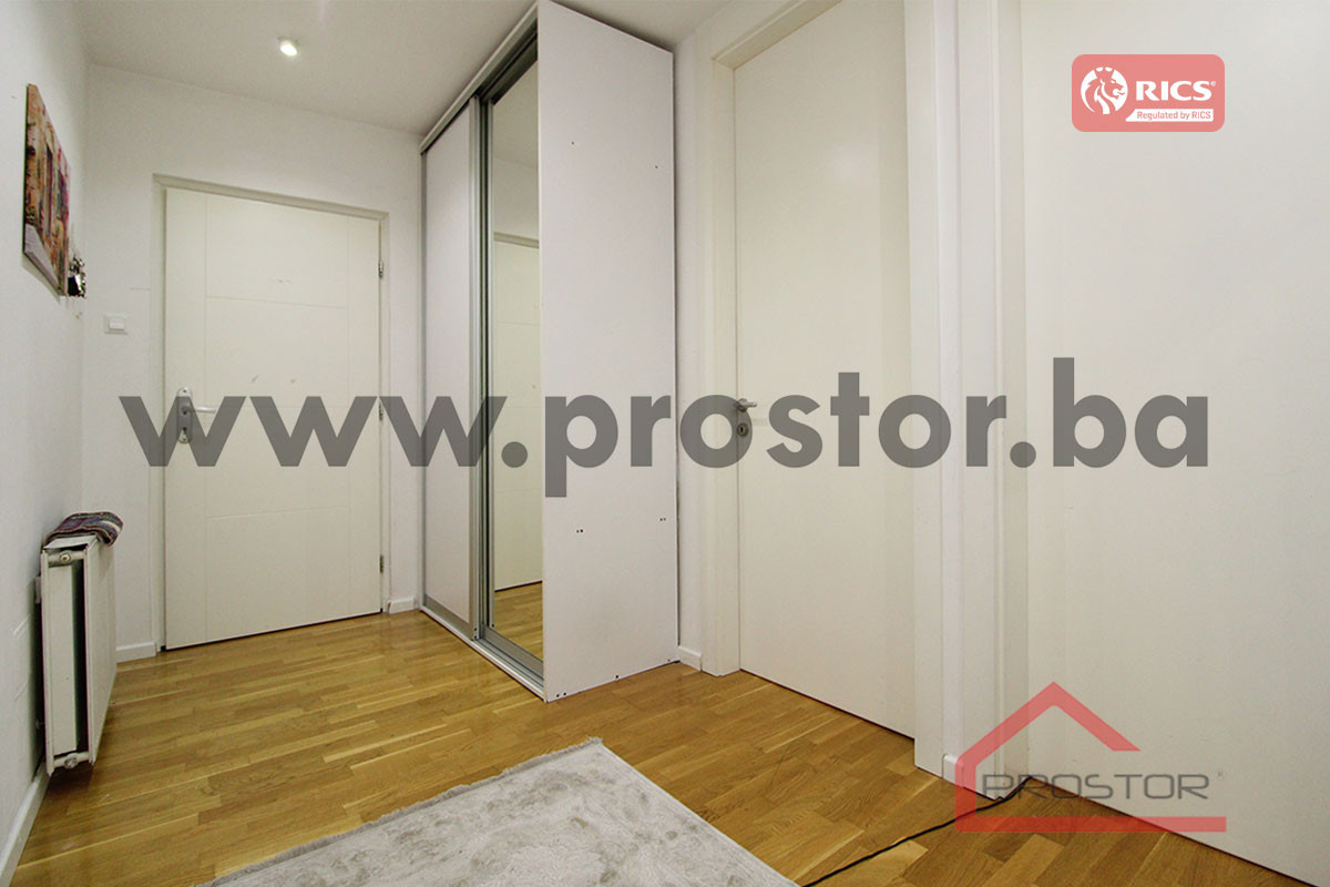 PROSTOR prodaje: Trosoban adaptiran stan sa garažom, Centar 18