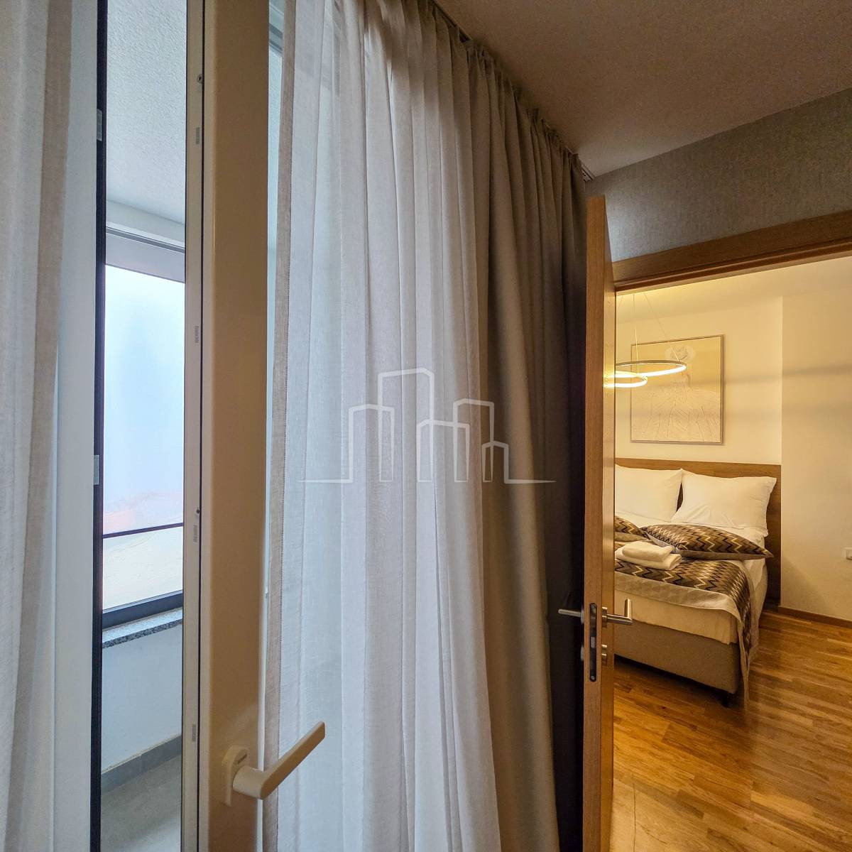 Nov apartman sa dvije spavaće sobe i garažom Jahorina 10