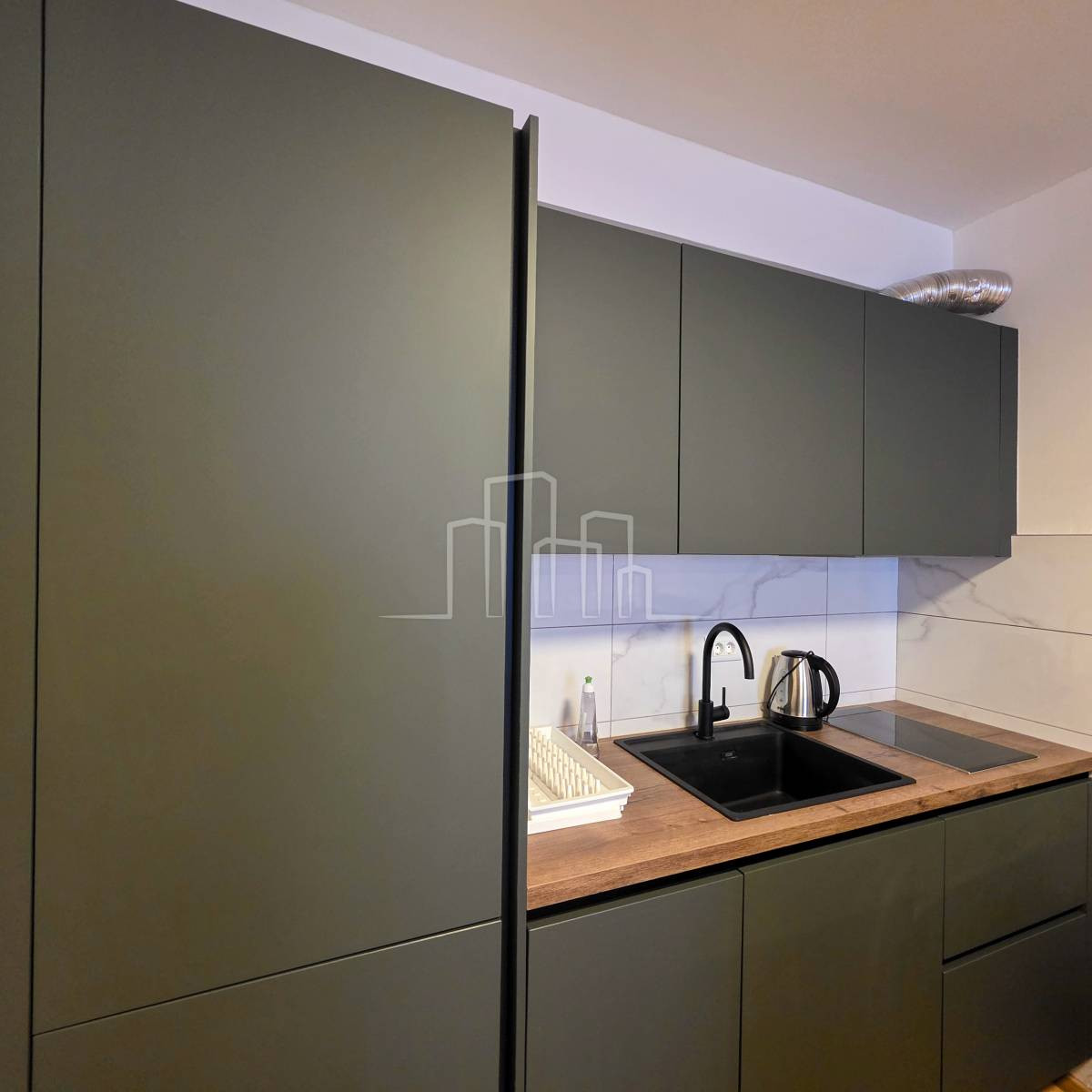 Nov apartman sa dvije spavaće sobe i garažom Jahorina 17