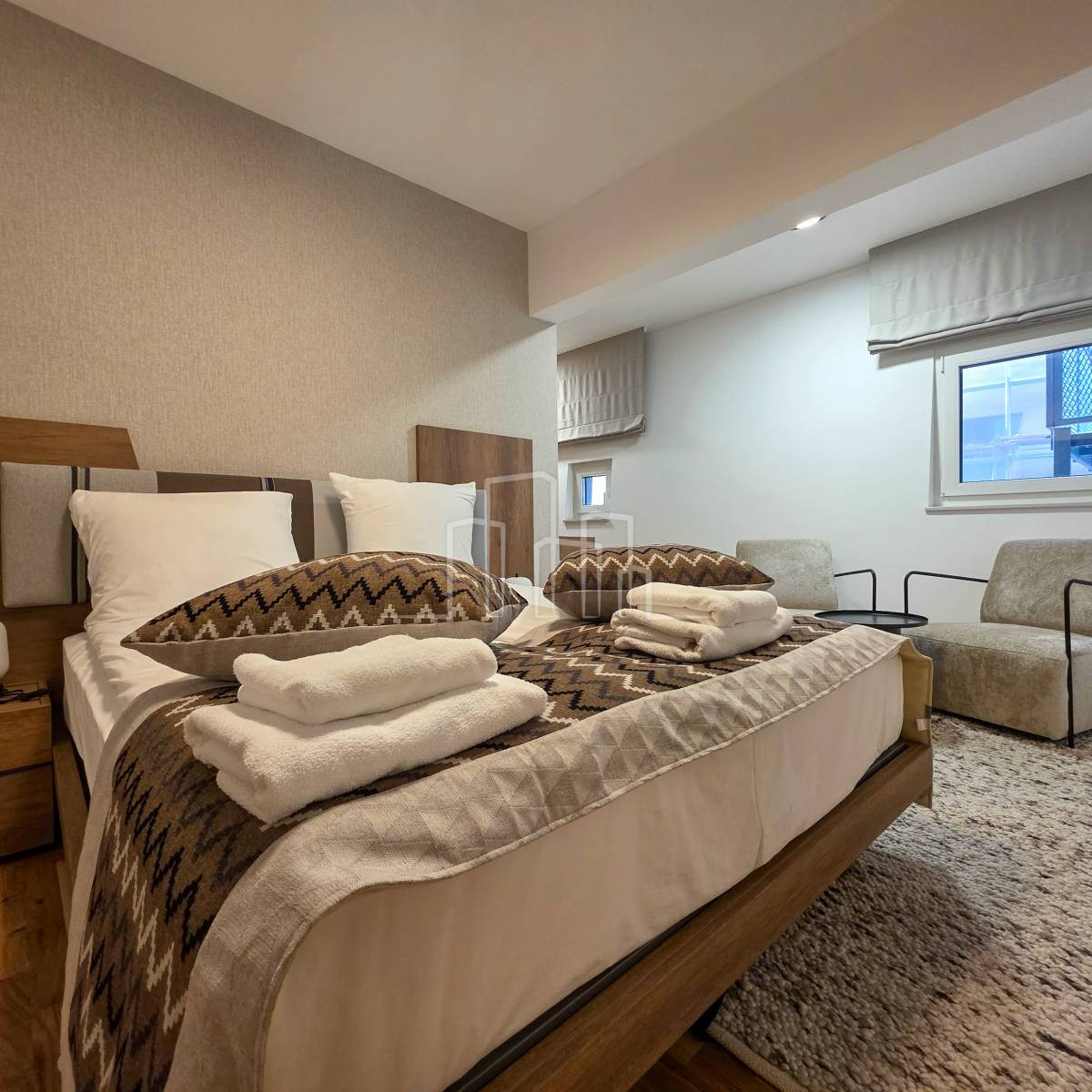 Nov apartman sa dvije spavaće sobe i garažom Jahorina 24