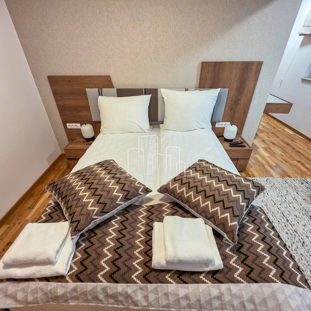 Nov apartman sa dvije spavaće sobe i garažom Jahorina 25