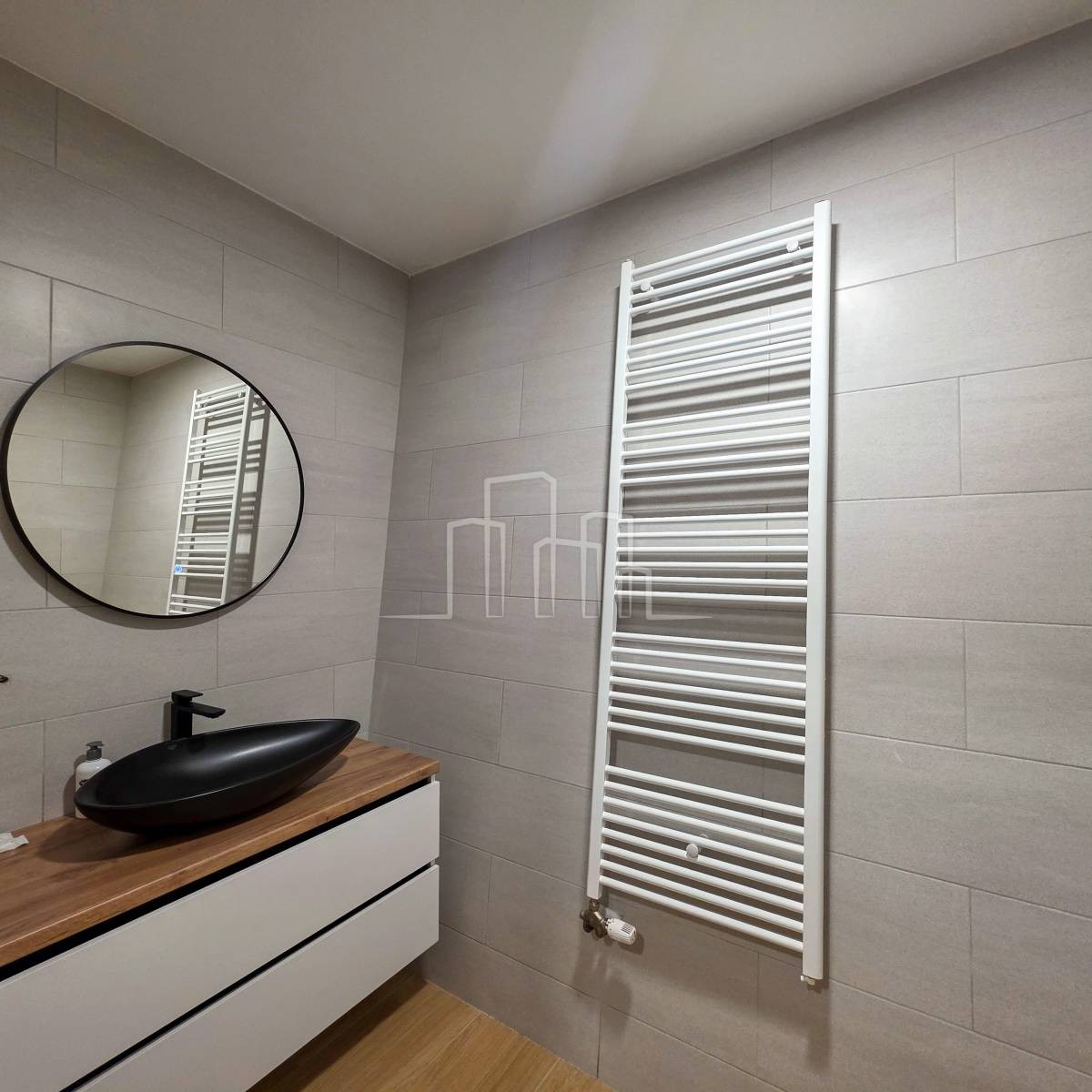 Nov apartman sa dvije spavaće sobe i garažom Jahorina 33