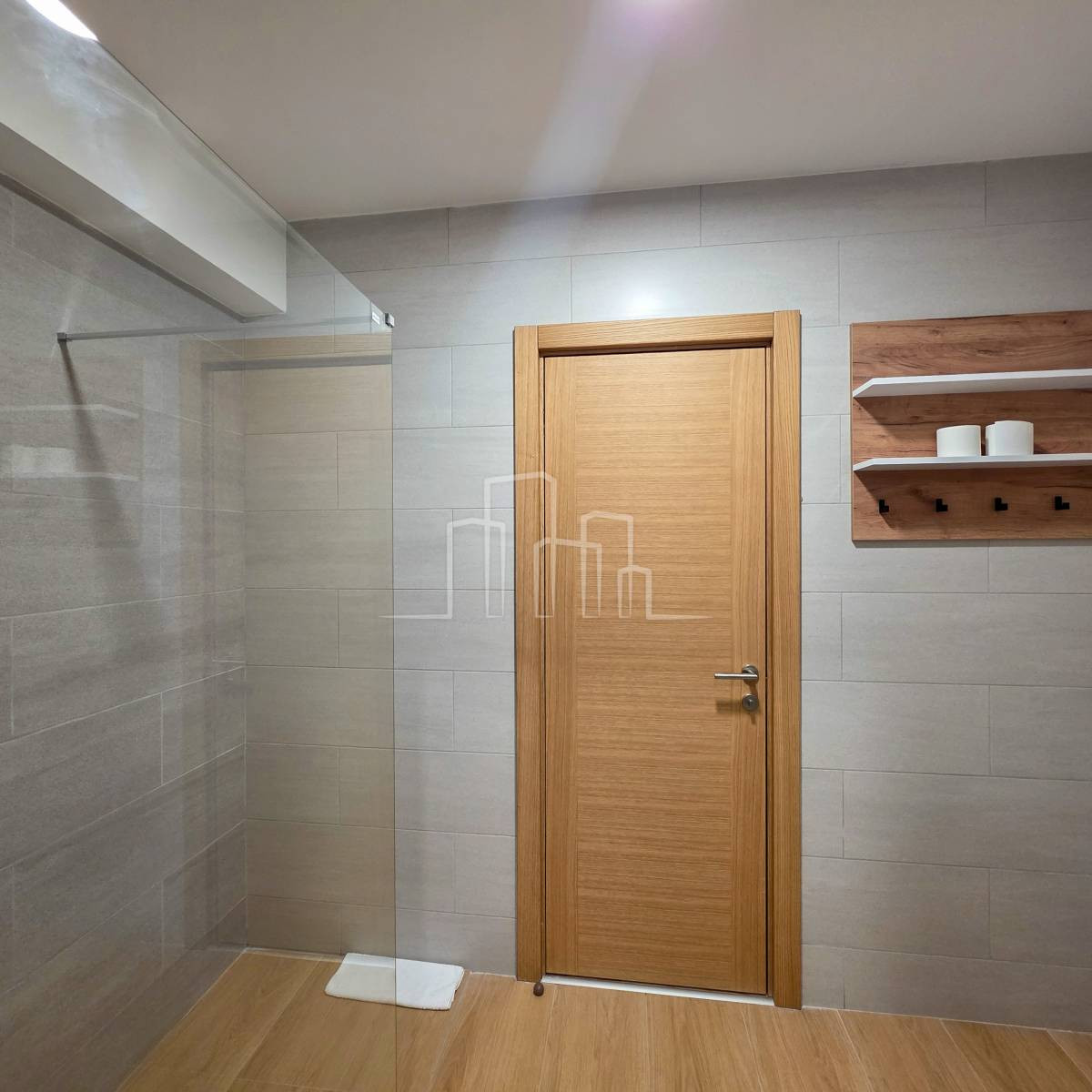 Nov apartman sa dvije spavaće sobe i garažom Jahorina 35