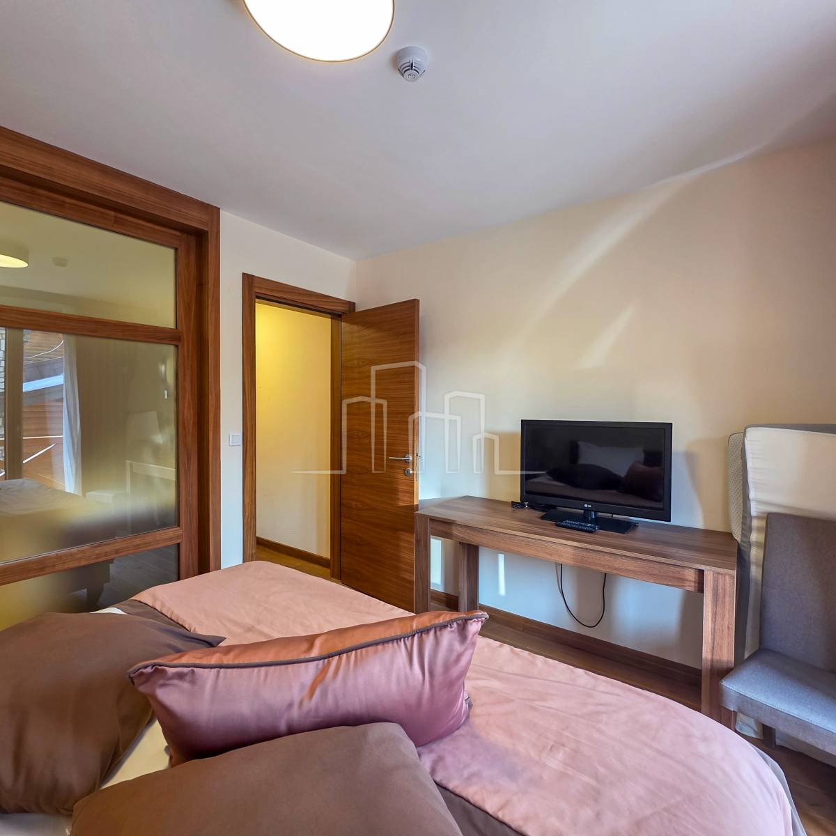 Opremljen apartman 52m2 sa 2 balkona Jahorina na prodaju 2
