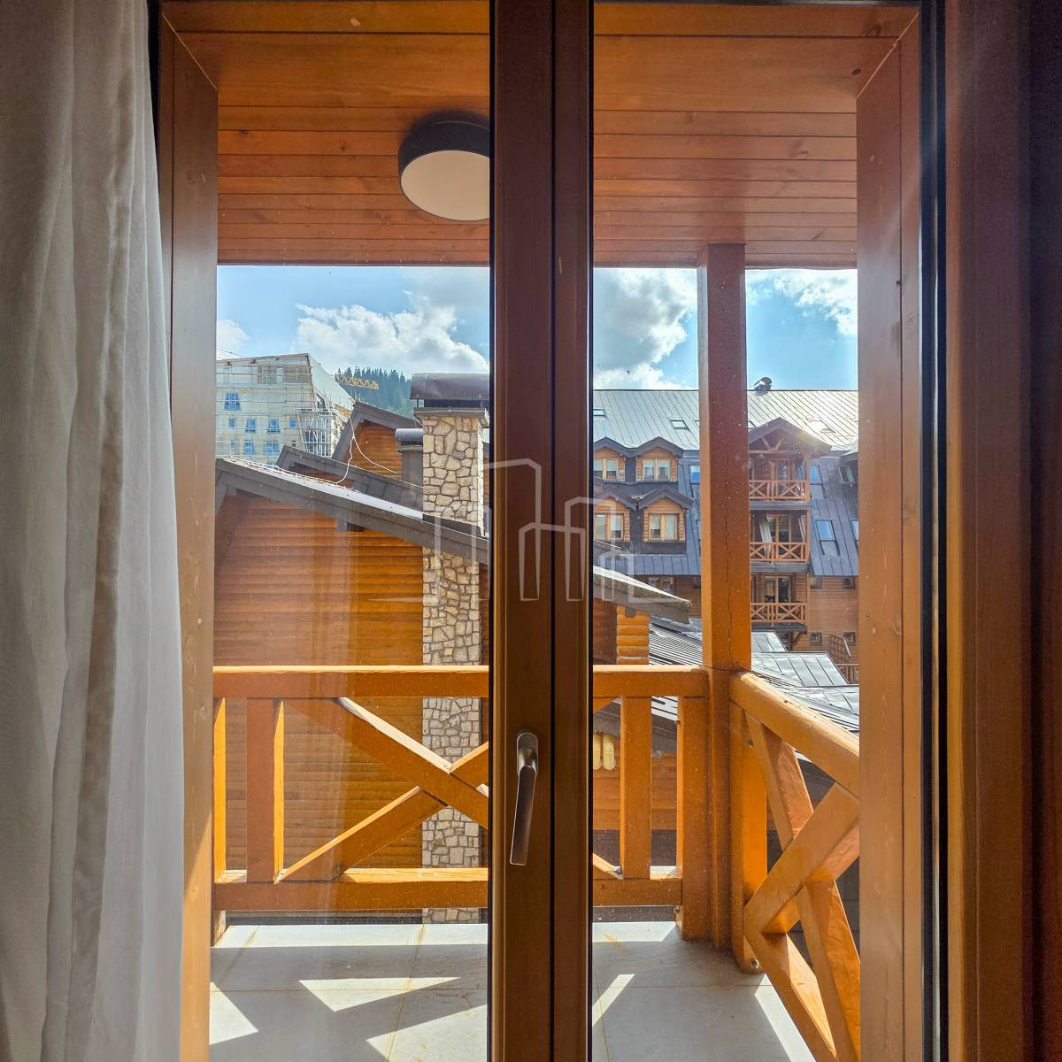 Opremljen apartman 52m2 sa 2 balkona Jahorina na prodaju 15