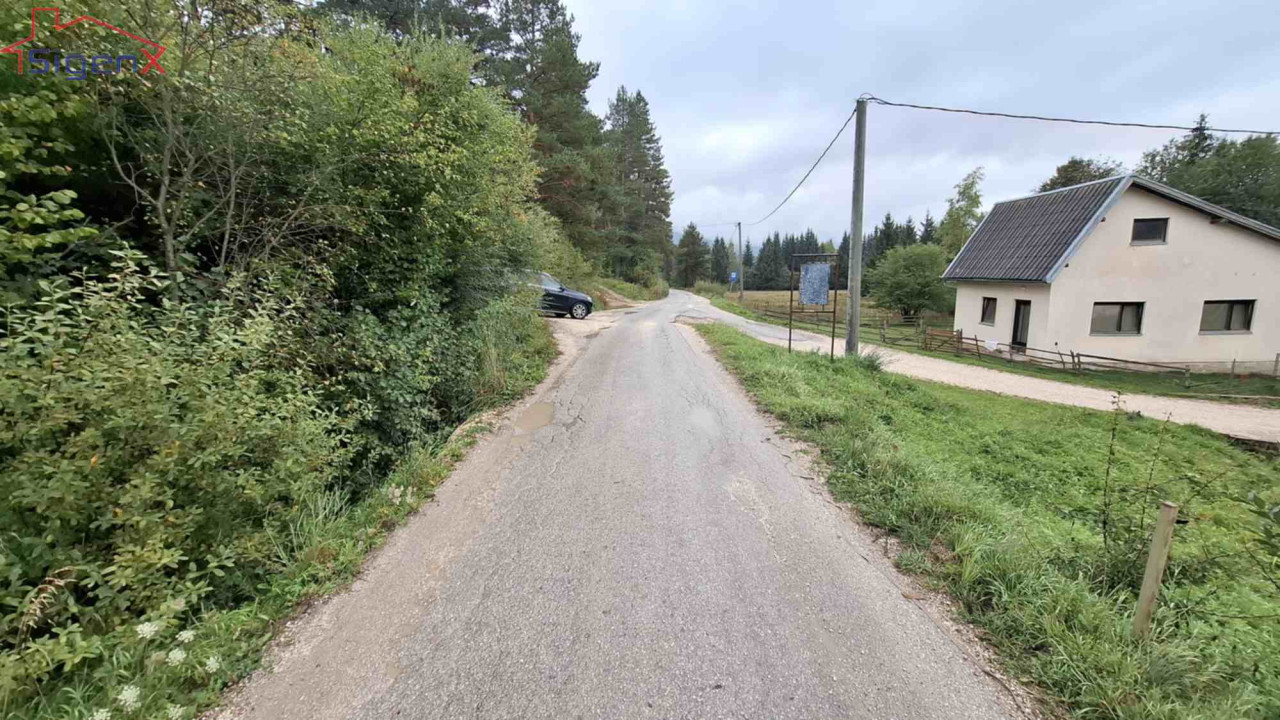 Agencija Sigenx prodaje/zemljište/1330 m2/Mokro/Kadino selo 7