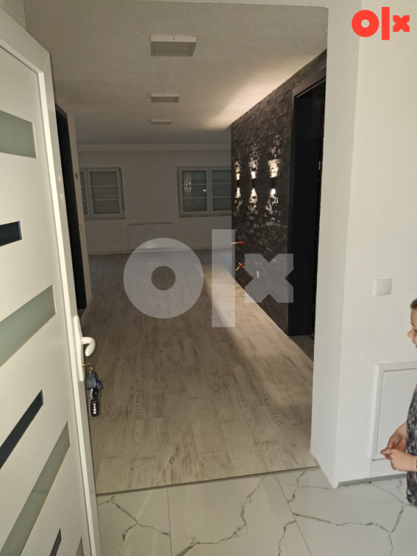 Kuca 112m2 i pomocni objekat hala 300m2 modrica stan 3